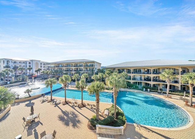Pool courtyard at Adagio 30A, home of Palmera